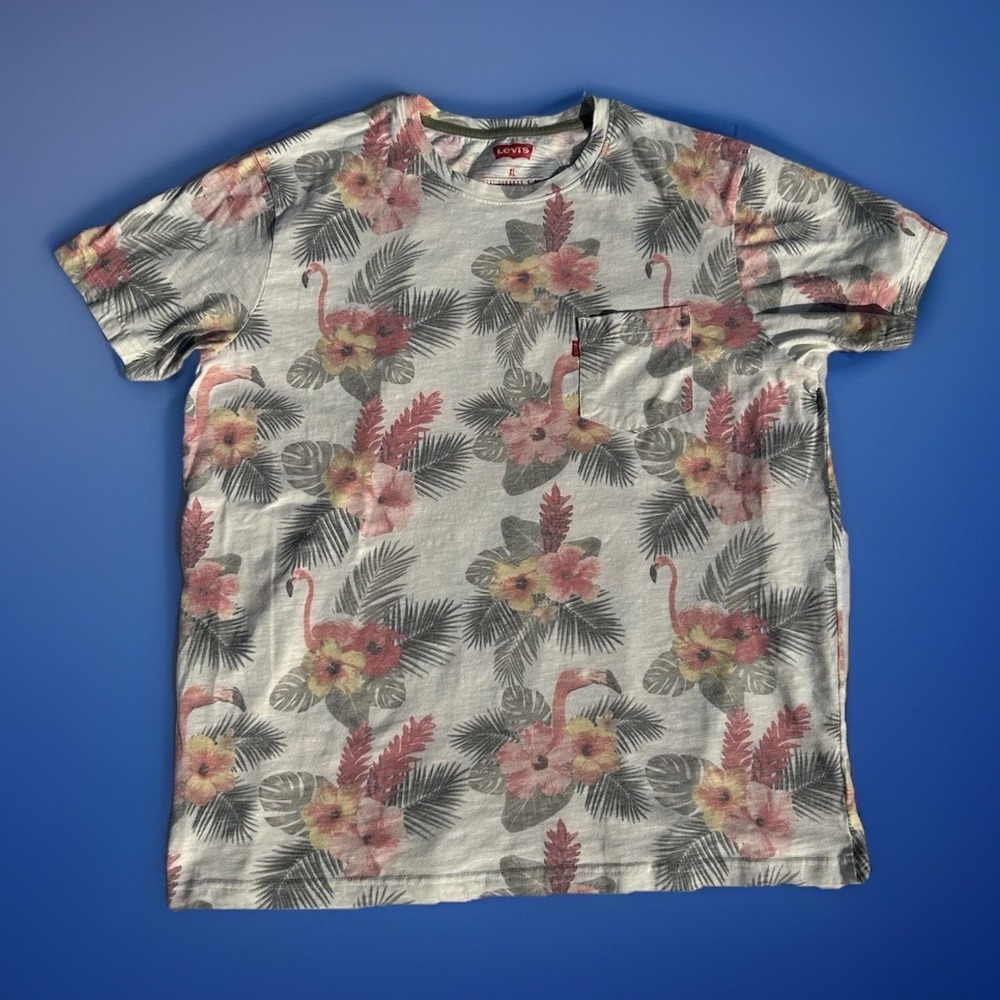 Levi's Flamingo All Over Flower Pocket T Shirt Very Good Condition Men's XL